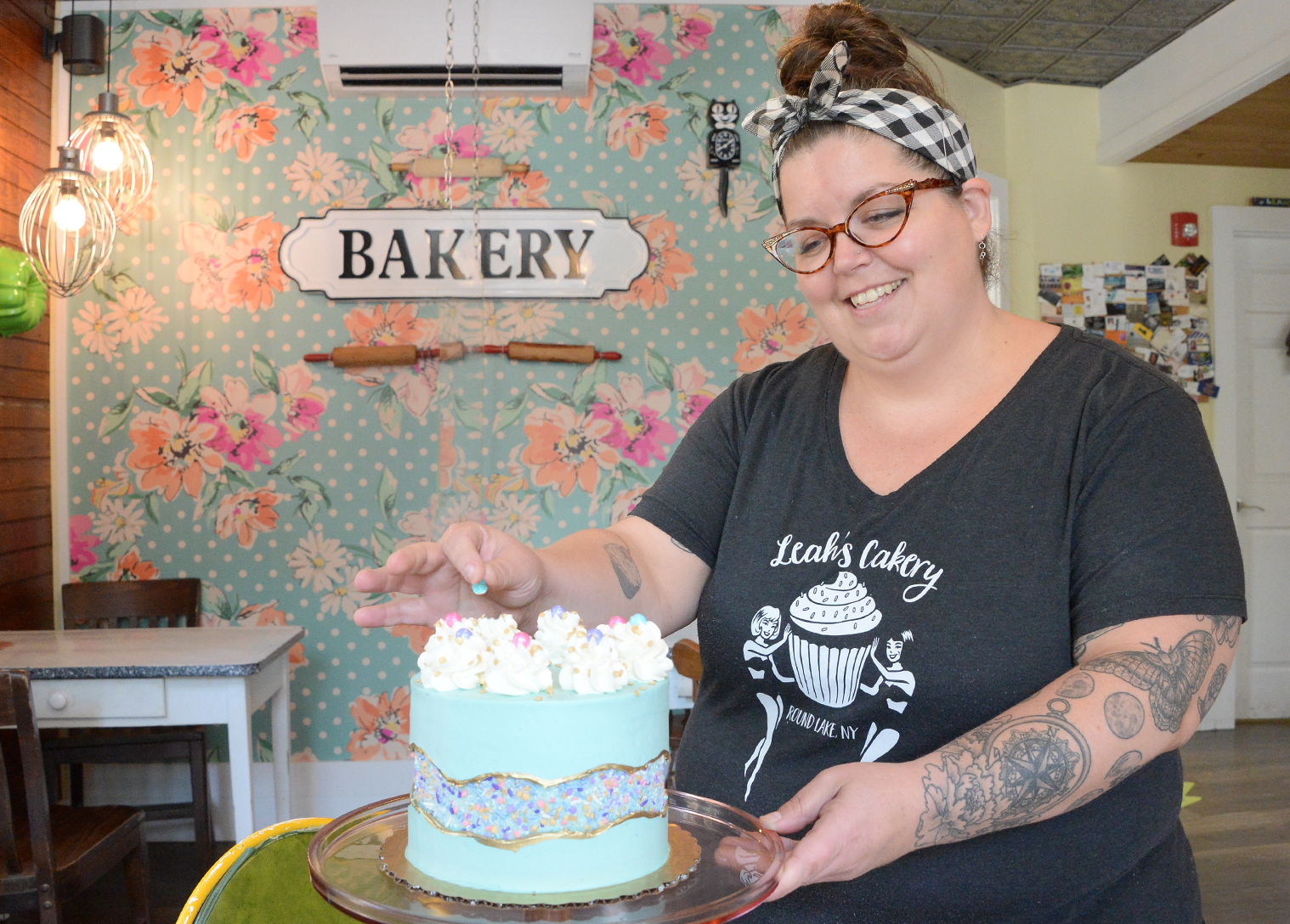 Hunting Birthday Cake with edible Fondant Animals, lake, and hunter - –  Circo's Pastry Shop